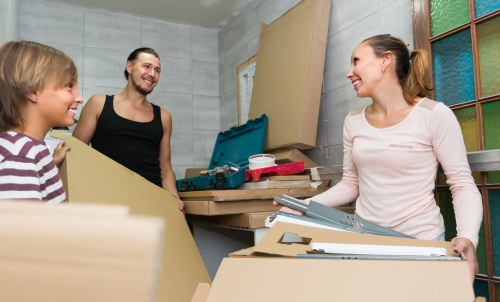 Professional removals service preparing a home move in Cubitttown