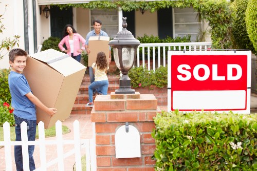 Local packing team organising fragile items for a move in Cubitttown